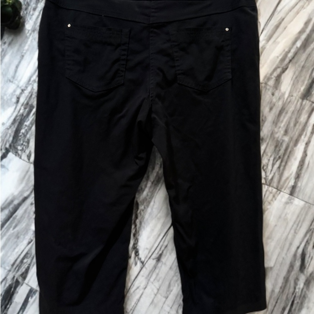 Westbound Black Capris